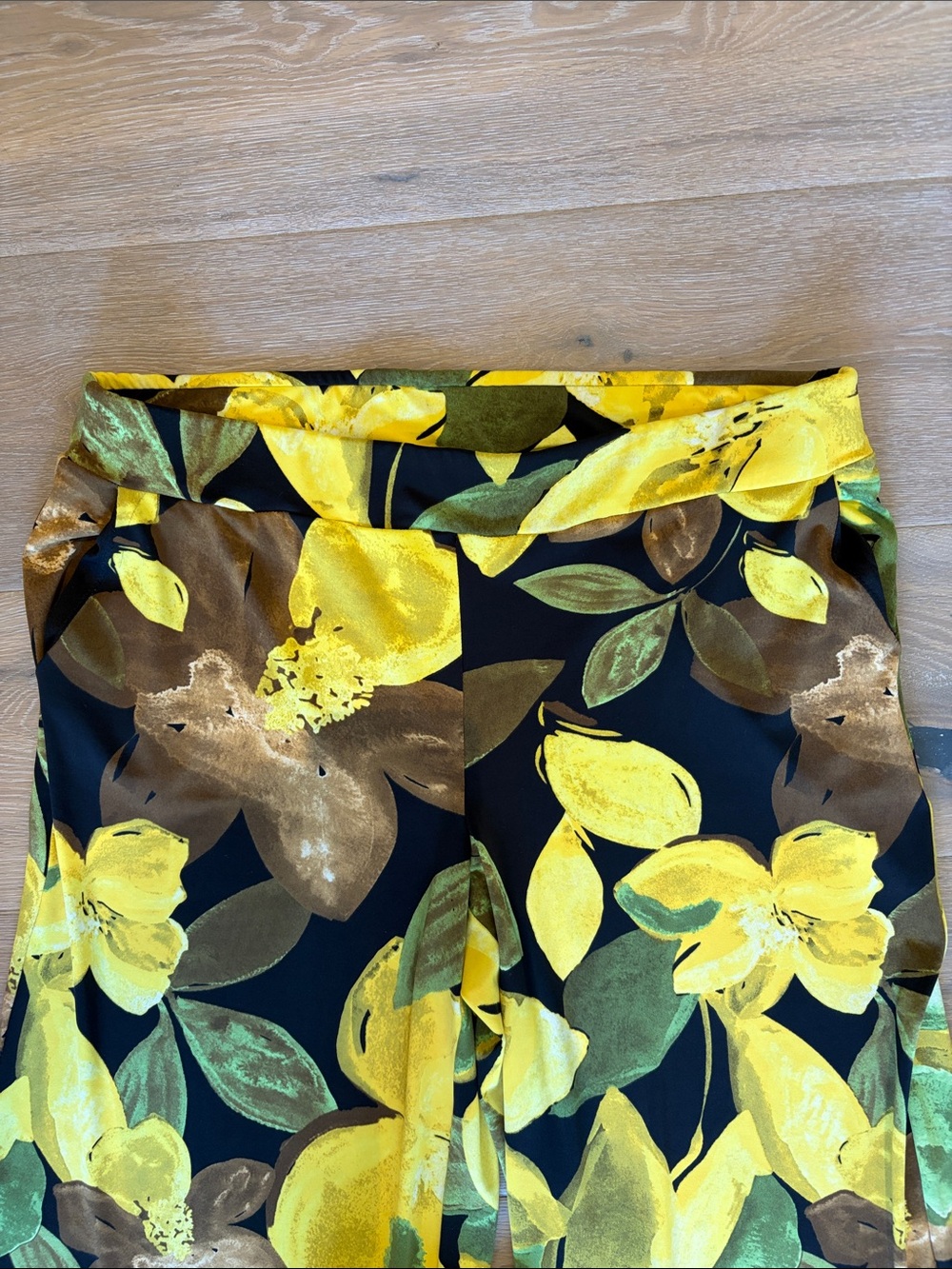 Bold Floral Wide-Leg Pants - Yellow/Black - Picture 4 of 6